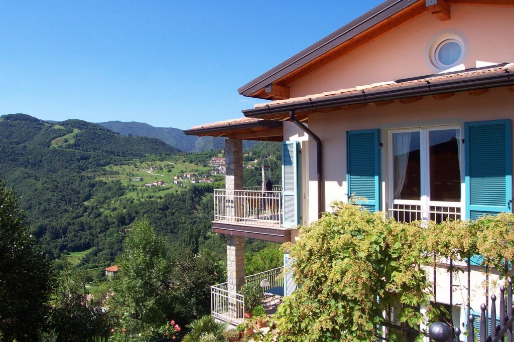 Große Traum-Wohnung mit Mansarde, hochwertiger Ausstattung und fantastischem Panorama in Vesio / Tremosine am Gardasee zu verkaufen