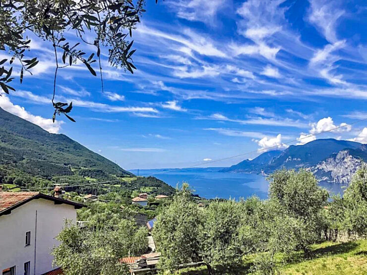 Modernes Apartment in einem Mehrfamilienhaus mit umfangreichem Gemeinschaftseigentum perfekt als Feriendomizil oder Renditeobjekt in Malcesine am Ostufer des Gardasees zu verkaufen