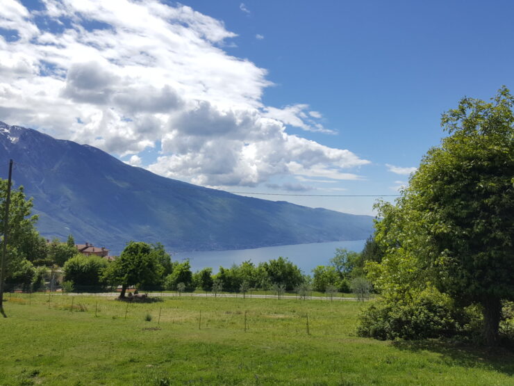 Splendido terreno edificabile con splendida vista panoramica sul Lago di Garda e sul Monte Baldo in vendita a Campi vicino a Vesio, sull’altopiano di Tremosine
